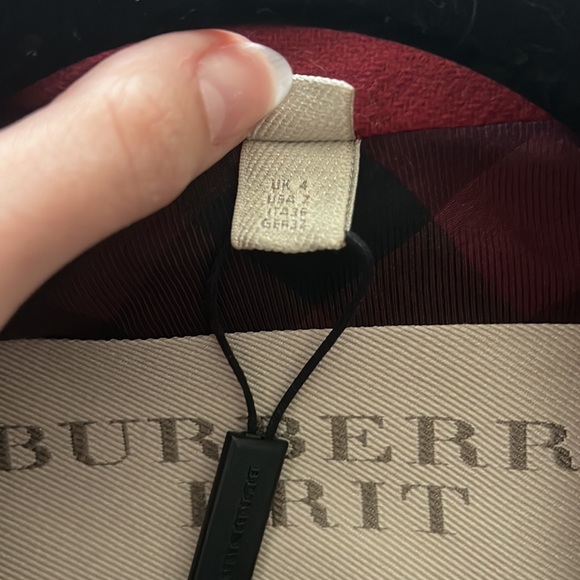 Red Burberry Coat - Us size 2 - Picture 5 of 12
